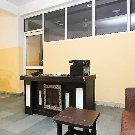 Oyo 28126 Charanpahari Hotel Yeni Delhi Dış mekan fotoğraf