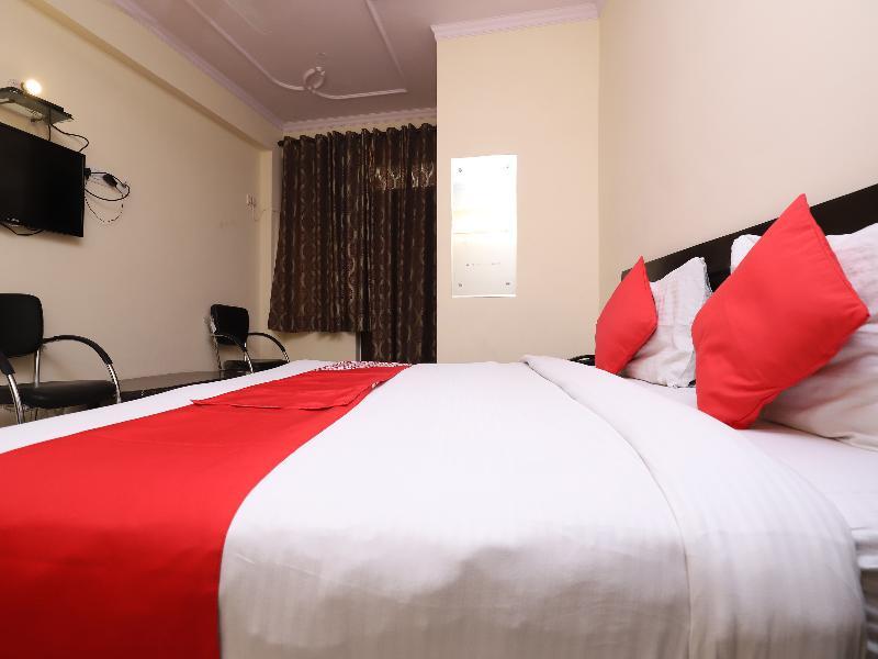 Oyo 28126 Charanpahari Hotel Yeni Delhi Dış mekan fotoğraf