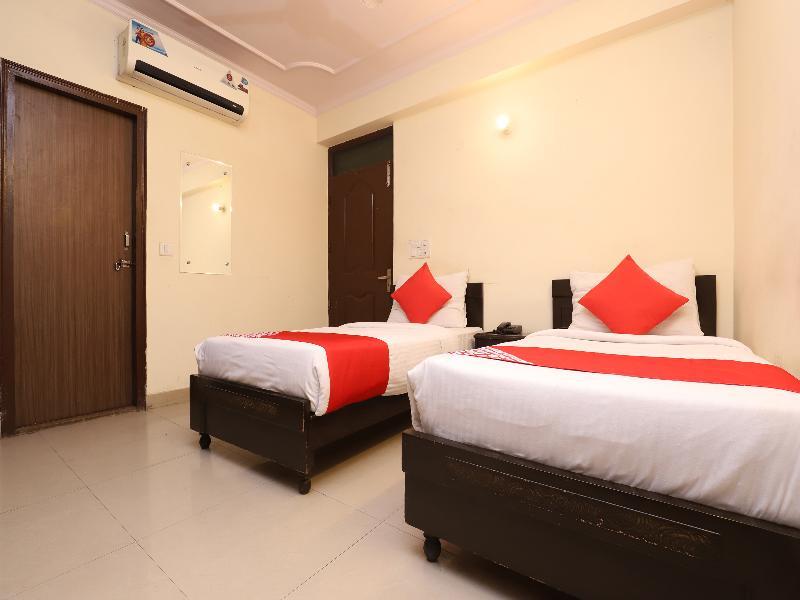 Oyo 28126 Charanpahari Hotel Yeni Delhi Dış mekan fotoğraf