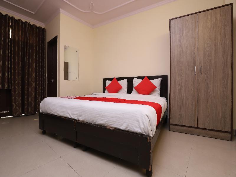 Oyo 28126 Charanpahari Hotel Yeni Delhi Dış mekan fotoğraf